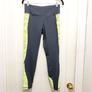 Brooks Nightlife Tights Size Medium Key Waist Pocket Back Pocket with Zipper